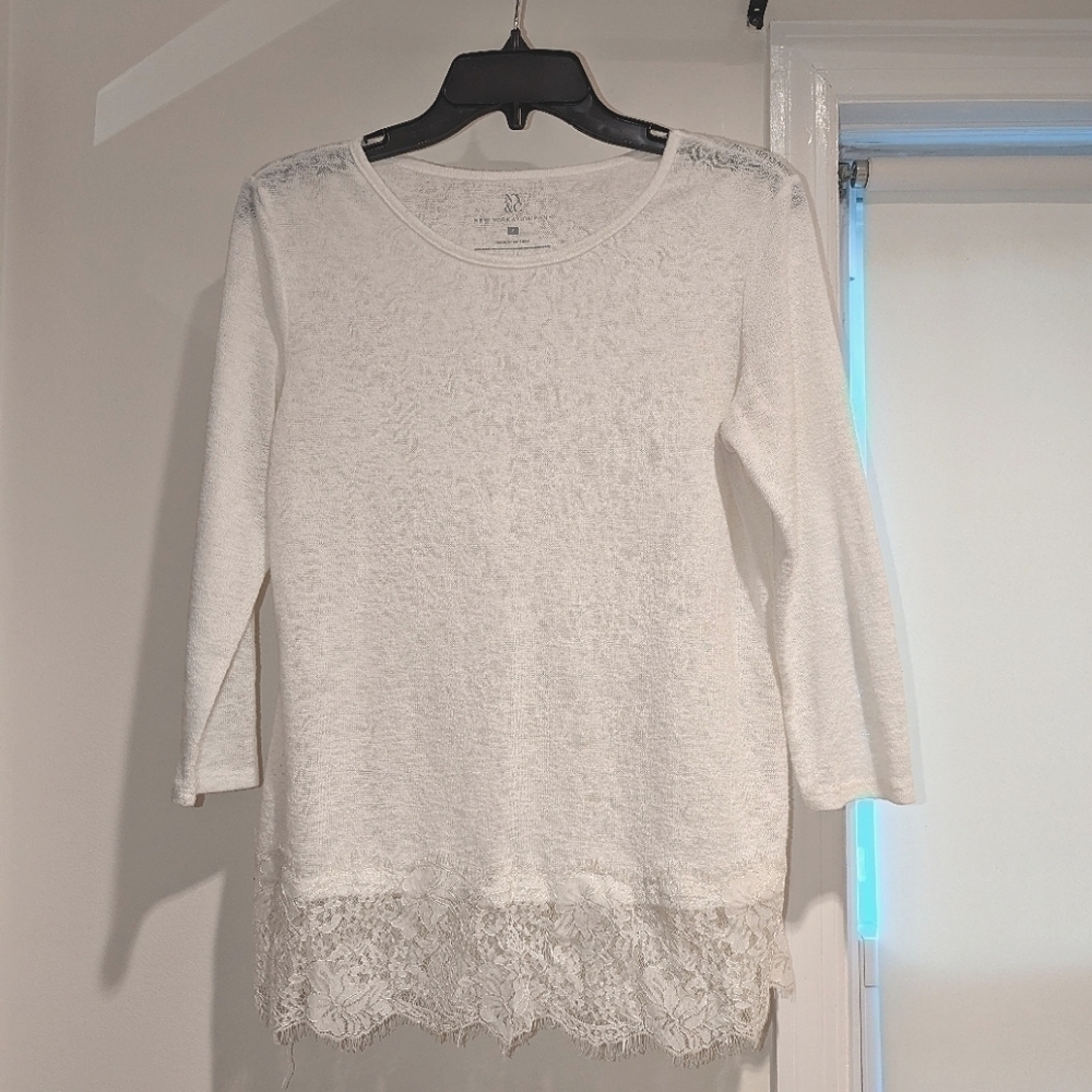 New York & Co. 3/4 sleeve sweater with lace hem size small in beige